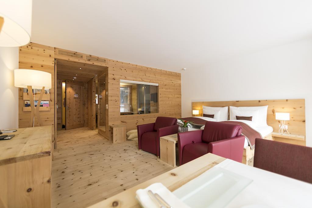 Relais & Chateaux In Lain Hotel Cadonau Brail Exterior photo